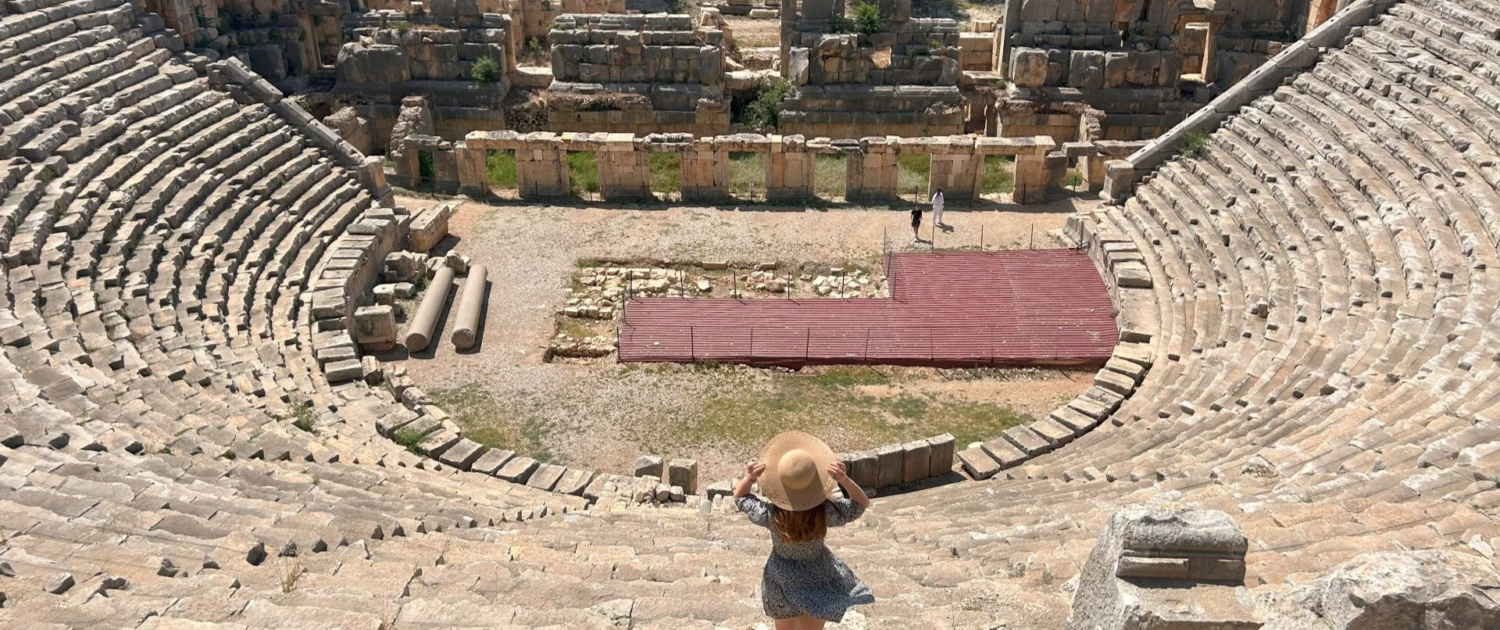 myra-ancient-theater-view-center Myra Antik Kenti'ndeki Roma tiyatrosu ve arkeolojik alan
